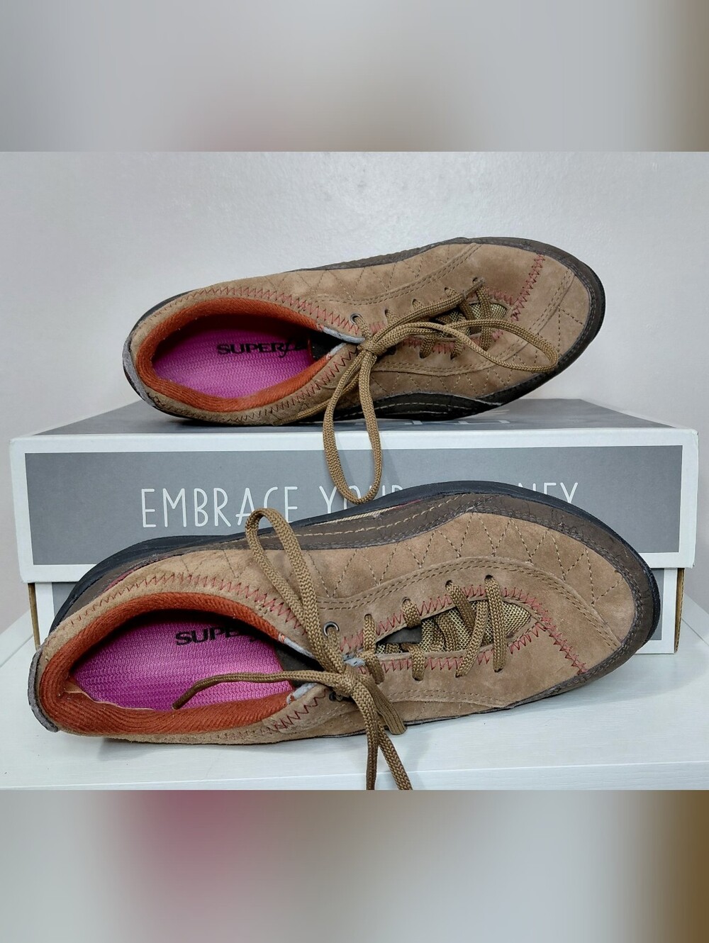 Women’s 5 1/2 Suede Leather Athletic Lace-Up Sneakers - Brown with Red Accent - Picture 8 of 13